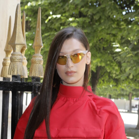 Bella Hadid - Arrivées au défilé homme printemps-été 2019 Louis Vuitton, signé Virgil Abloh, au Palais-Royal à Paris, le 21 juin 2018. © CVS / Veeren / Bestimage