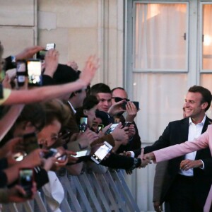 Le président de la République Emmanuel Macron et sa femme la Première Dame Brigitte Macron (Trogneux) - Pour la première fois dans l'histoire du palais présidentiel, le président de la République française et sa femme la Première Dame ont ouvert au grand public les portes du palais de l'Élysée pour la Fête de la musique à Paris, France, le 21 juin 2018. © Hamilton/Pool/Bestimage