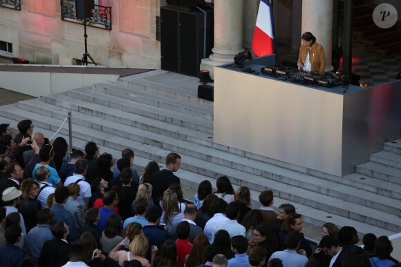 DJ Chloé (Chloé Thévenin) aux platines - Pour la première fois dans l'histoire du palais présidentiel, le président de la République française et sa femme la Première Dame ont ouvert au grand public les portes du palais de l'Élysée pour la Fête de la musique à Paris, France, le 21 juin 2018. © Hamilton/Pool/Bestimage