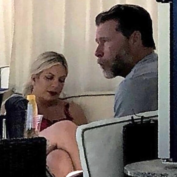 Exclusif - Tori Spelling passe du bon temps en famille avec son mari Dean McDermott et ses enfants Hattie, Finn, Beau, Liam et Stella. Palm Springs, le 17 juin 2018.