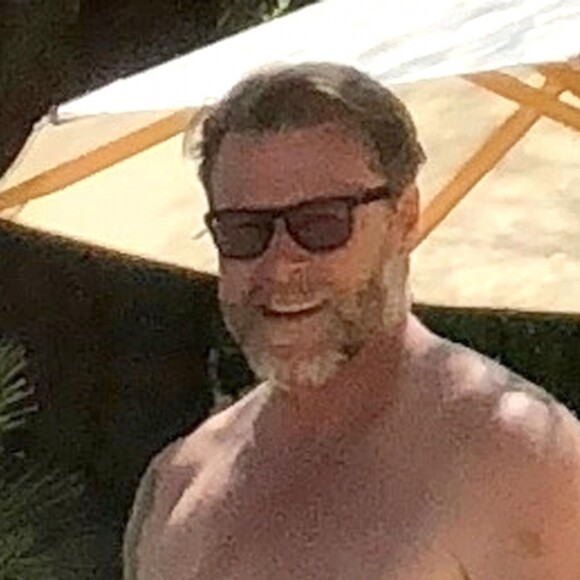 Exclusif - Tori Spelling passe du bon temps en famille avec son mari Dean McDermott et ses enfants Hattie, Finn, Beau, Liam et Stella. Palm Springs, le 19 juin 2018.