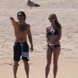 Exclusif - Gwyneth Paltrow profite d'une belle journée ensoleillée avec son compagnon Brad Falchuk sur une plage à  Cabo San Lucas au Mexique, le 2 avril 2017