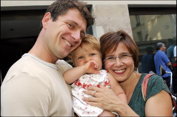 Sophie Forte, son mari et sa fille Nina à Paris en 2004.