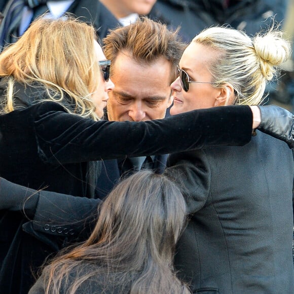 David Hallyday, Laura Smet, Laeticia Hallyday et ses filles Jade et Joy devant l'église de la Madeleine pour les obsèques de Johnny Hallyday à Paris, France, le 9 décembre 2017. © Veeren/Bestimage