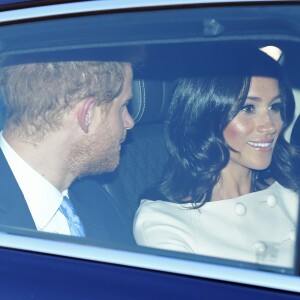 Le prince Harry, duc de Sussex, et Meghan Markle, duchesse de Sussex, arrivant au palais de Buckingham à Londres le 26 juin 2018 pour la réception des Queen's Young Leaders Awards.