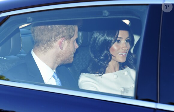 Le prince Harry, duc de Sussex, et Meghan Markle, duchesse de Sussex, arrivant au palais de Buckingham à Londres le 26 juin 2018 pour la réception des Queen's Young Leaders Awards.