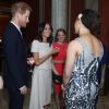 Le prince Harry, duc de Sussex, et Meghan Markle, duchesse de Sussex, au palais de Buckingham à Londres le 26 juin 2018 pour la réception des Queen's Young Leaders Awards.