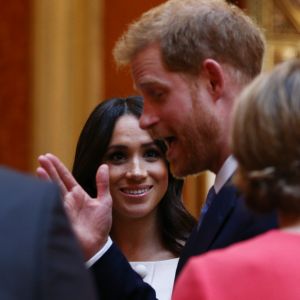 Le prince Harry, duc de Sussex, et Meghan Markle, duchesse de Sussex, au palais de Buckingham à Londres le 26 juin 2018 pour la réception des Queen's Young Leaders Awards.