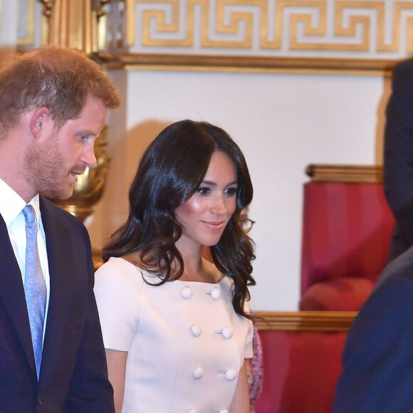 Le prince Harry, duc de Sussex, et Meghan Markle, duchesse de Sussex, au palais de Buckingham à Londres le 26 juin 2018 pour la réception des Queen's Young Leaders Awards.