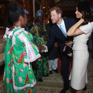 Le prince Harry, duc de Sussex, et Meghan Markle, duchesse de Sussex, au palais de Buckingham à Londres le 26 juin 2018 pour la réception des Queen's Young Leaders Awards.