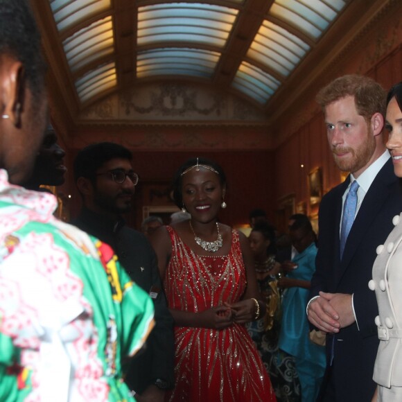 Le prince Harry, duc de Sussex, et Meghan Markle, duchesse de Sussex, au palais de Buckingham à Londres le 26 juin 2018 pour la réception des Queen's Young Leaders Awards.