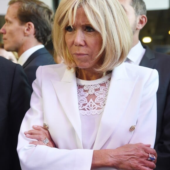 La Première Dame Brigitte Macron (Trogneux) - La Première Dame française assiste au lancement de la fondation Femmes@Numérique pour rééquilibrer la répartition hommes-femmes dans les entreprises des nouvelles technologies à la cité des sciences et de l'industrie à Paris, France, le 27 juin 2018. La Première Dame est venue à la réception et a rencontré plusieurs associations dont elle a salué les "belles initiatives". © Giancarlo Gorassini/Bestimage