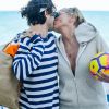 Sharon Stone profite de sa journée avec son nouveau compagnon sur une plage de Miami à la veille des ses 60 ans qu'elle fêtera le 10 mars. Miami le 9 mars 2018.