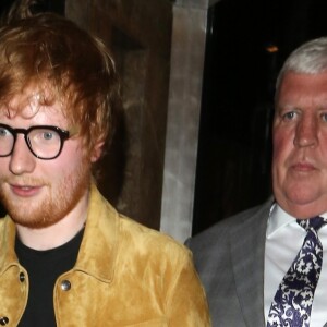 Ed Sheeran à la sortie du Claridges Hotel à Londres. Le 12 juin 2018