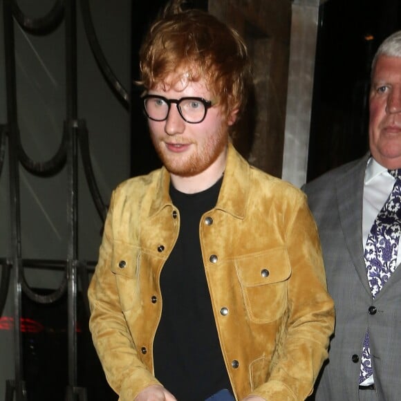 Ed Sheeran à la sortie du Claridges Hotel à Londres. Le 12 juin 2018