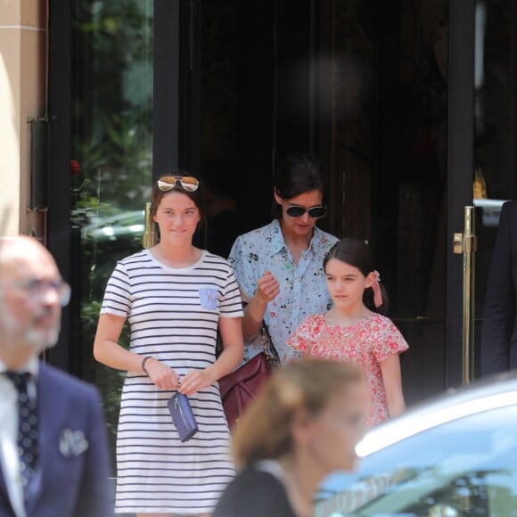 Katie Holmes et sa fille Suri vont visiter le Louvre, à Paris, à l'occasion de leur voyage en France le 1er juillet 2018