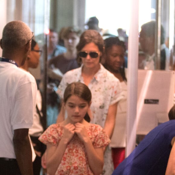 Katie Holmes et sa fille Suri vont visiter le Louvre, à Paris, à l'occasion de leur voyage en France le 1er juillet 2018