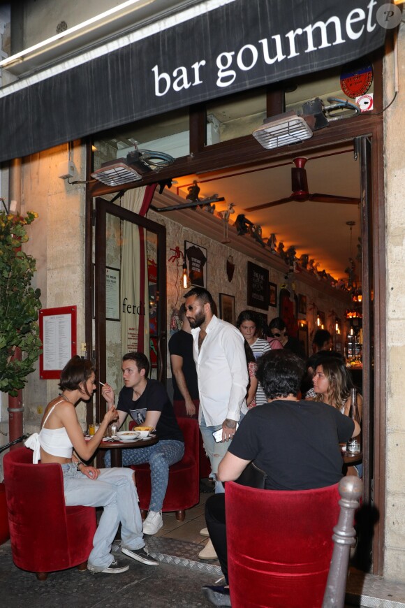 Katie Holmes et sa fille Suri ont dîné au restaurant Ferdi avant de repartir acompagnées d'un chauffeur qui est passé devant la Tour Eiffel, avant de les ramener à leur hôtel à Paris le 1er juillet 2018.