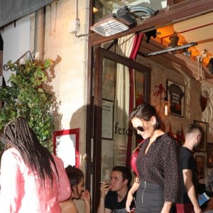 Katie Holmes et sa fille Suri ont dîné au restaurant Ferdi avant de repartir acompagnées d'un chauffeur qui est passé devant la Tour Eiffel, avant de les ramener à leur hôtel à Paris le 1er juillet 2018.