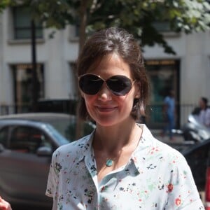 Katie Holmes arrive au Plaza Athénée à l'occasion de son voyage en France à Paris le 1er juillet 2018