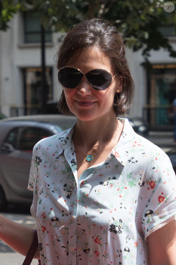 Katie Holmes arrive au Plaza Athénée à l'occasion de son voyage en France à Paris le 1er juillet 2018