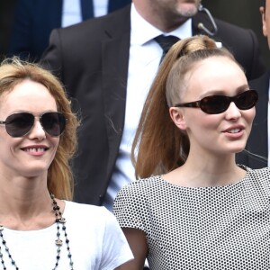 Vanessa Paradis (épouse Benchetrit) et sa fille Lily-Rose Depp quittent le défilé de mode "Chanel", collection Haute-Couture automne-hiver 2018/2019, à Paris. Le 3 juillet 2018 © CVS-Veeren / Bestimage