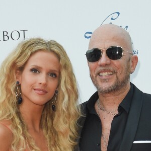 Pascal Obispo et sa femme Julie Hantson - Soirée du 90ème anniversaire de Line Renaud sur le Bateau Potel et Chabot "Pavillon Seine" à Paris le 2 juillet 2018. © Coadic Guirec/Bestimage