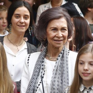 Leonor et Sofia d'Espagne avec la reine Sofia et la reine Letizia le 20 mai 2018 devant le théâtre Alcala à Madrid lors d'une représentation de Billy Elliot.