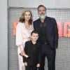 Hilarie Burton avec son mari Jeffrey Dean Morgan et son fils Augustus Morgan à la première du film 'Rampage' à Los Angeles, le 4 avril 2018