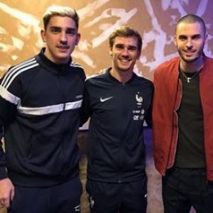 Baptiste Giabiconi entouré par le clan Griezmann. Instagram, le 24 mars 2018.