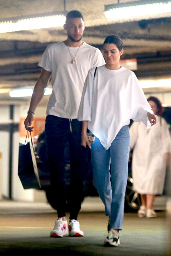 Exclusif - Kendall Jenner et son nouveau compagnon Ben Simmon vont faire du shopping à Beverly Hills. Los Angeles, le 9 juin 2018.