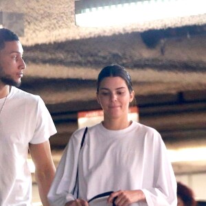 Exclusif - Kendall Jenner et son nouveau compagnon Ben Simmon vont faire du shopping à Beverly Hills. Los Angeles, le 9 juin 2018.