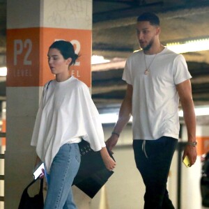 Exclusif - Kendall Jenner et son nouveau compagnon Ben Simmon vont faire du shopping à Beverly Hills. Los Angeles, le 9 juin 2018.