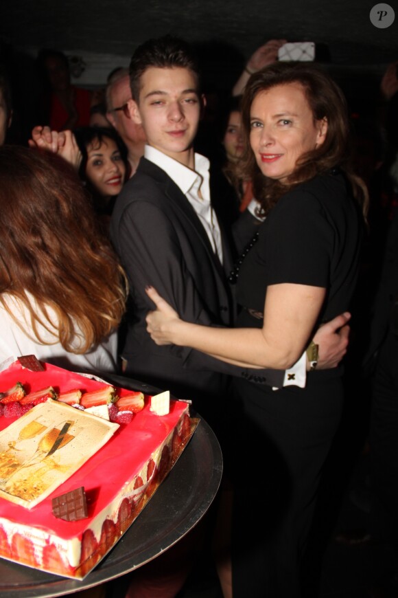 Exclusif - Valérie Trierweiler et son fils Léonard - Valérie Trierweiler fête son 50ème anniversaire en présence de sa mère, son frère, son fils et son ex mari au Banana Café à Paris le 20 février 2015.