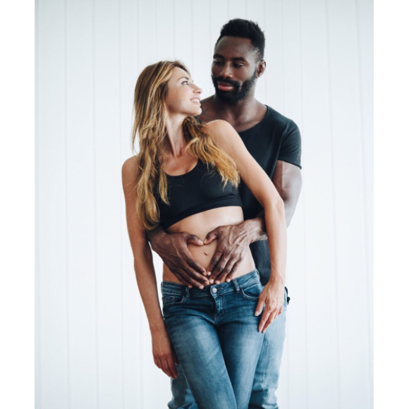 Ariane Brodier enceinte de son amoureux Fulgence Ouedraogo, une annonce faite sur Instagram le 10 août 2017.