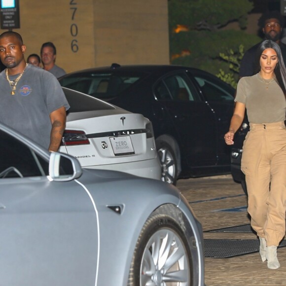 Kim Kardashian et Kanye West ont été dîner au restaurant Nobu à Los Angeles. Le couple quitte le restaurant au volant d'une Tesla, le 6 juillet 2018.