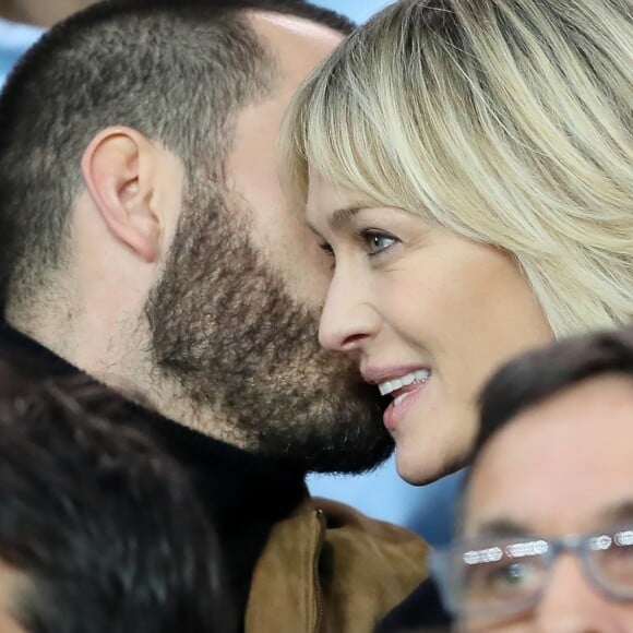 Robin Wright et son compagnon Clément Giraudet assistent au huitième de finale retour de Ligue des Champion, du Paris Saint-Germain contre le Real Madrid au Parc des Princes à Paris le 6 mars 2018. © Cyril Moreau/Bestimage