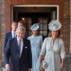 Michael et Carole Middleton, suivis de James Matthews et Pippa Middleton, enceinte, au baptême du prince Louis de Cambridge, troisième enfant du prince William et de la duchesse Catherine, le 9 juillet 2018 en la chapelle royale du palais St James à Londres.