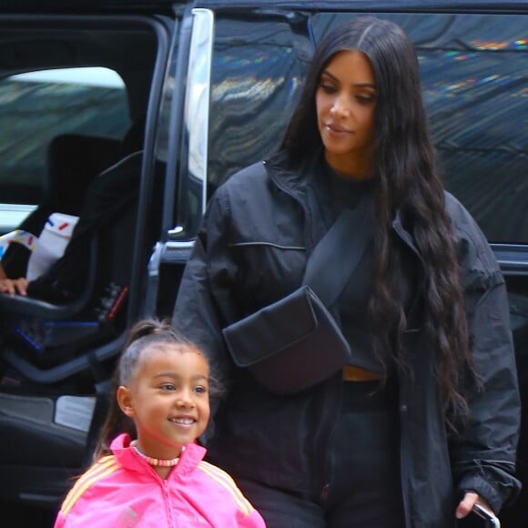 Kim Kardashian et sa fille North rentrent a leur hotel a New York, le 14 juin 2018.