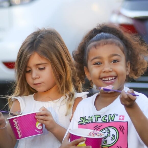 Exclusif - Scott Disick est allé déjeuner avec North West, Penelope Disick et mason Disick au restaurant King's Fish à Calabasas. Le 23 octobre 2017.