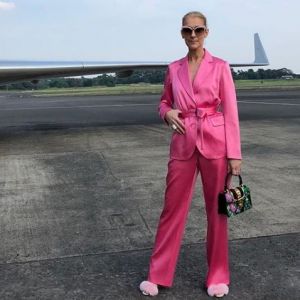 Céline Dion prend un jet privé pour rejoindre Taipei, et pose dans un look mode original sur Instagram, le 9 juillet 2018.