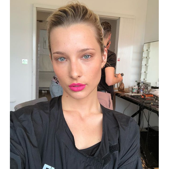 Ilona Smet, fille de David Hallyday et Estelle Lefébure, et jeune mannequin émérite.