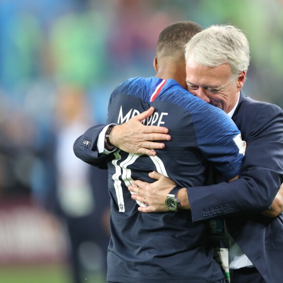 Le sélectionneur de l'équipe de France Didier Deschamps et Kylian Mbappé - Joie de l'équipe de France après sa victoire en demi-finale de la coupe du monde contre la Belgique à Saint-Pétersbourg, Russie, le 10 juillet 2018. La France a gagné 1-0. © Cyril Moreau/Bestimage