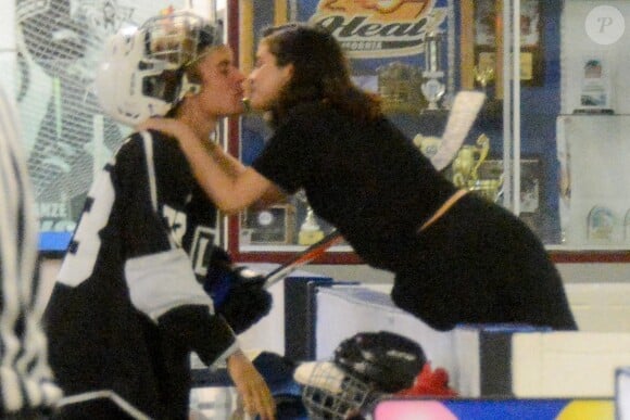 Exclusif - Selena Gomez et Justin Bieber s'embrassent dans une salle de sport à Los Angeles le 16 novembre 2017