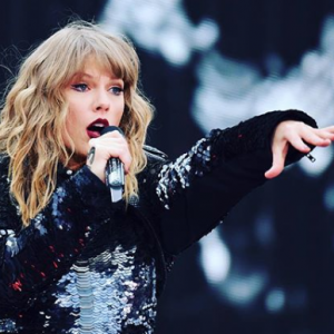 Taylor Swift surprise en pleine tournée estivale, ce 13 juillet 2018.