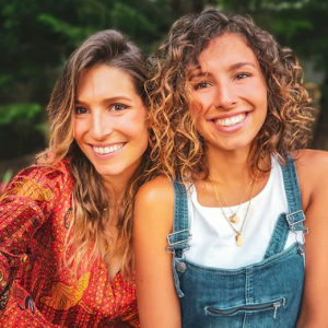 Laury Thilleman et sa soeur Julie, le 18 juillet 2018.