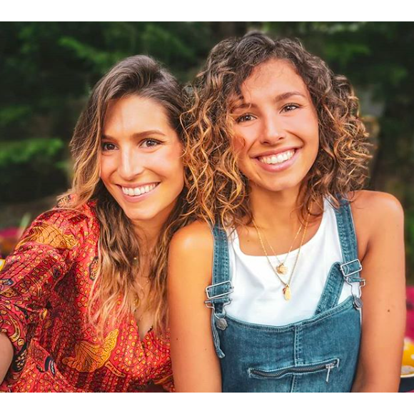 Laury Thilleman et sa soeur Julie, le 18 juillet 2018.