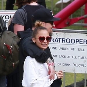 Charlize Theron et Nicole Richie participent à un évènement organisé par l'école pour leurs enfants à Studio City; Charlize est avec ses enfants August et Jackson, Nicole est avec son mari Joel Madden et leurs enfants Harlow et Sparrow. Studio City le 12 mai 2018.