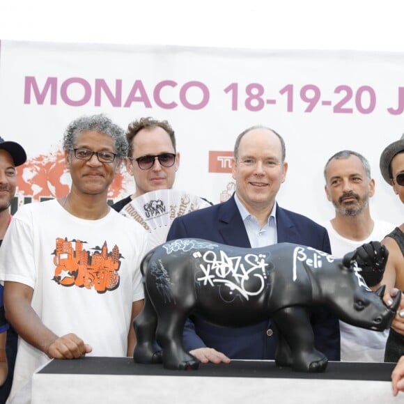 Le prince Albert II de Monaco et les artistes - 2ème édition de la performance artistique éphémère UPAW (Urban Painting Around the World) sur le Quai Albert 1er à Monaco le 19 juillet 2018. © Claudia Albuquerque/Bruno Bebert/JC Vinaj/PRM/Bestimage