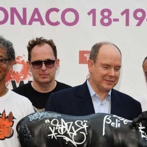 Exclusif - Le prince Albert II de Monaco entouré des artistes - 2ème édition de la performance artistique éphémère UPAW (Urban Painting Around the World) sur le Quai Albert 1er à Monaco le 19 juillet 2018. © Bruno Bebert/JC Vinaj/PRM/Bestimage